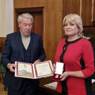 До Дня працівника сільського господарства України у приміщенні апарату Президії НААН керівникам та співробітникам наукових установ вручено нагороди Верхової Ради України